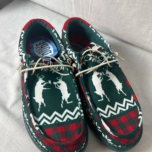 Hey Dude Wally Holiday cheer M 10